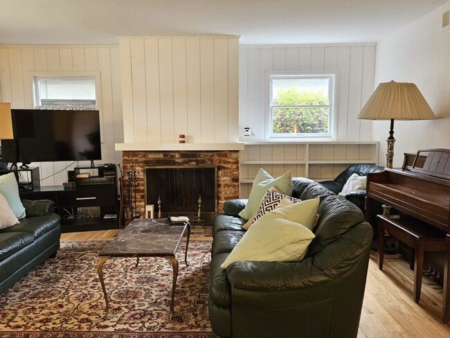 Foto del edificio - Charming 3 Bedroom Home in Southgate Neigh...