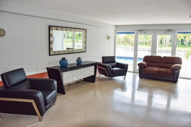 Foto del edificio - 1740 NW N River Dr