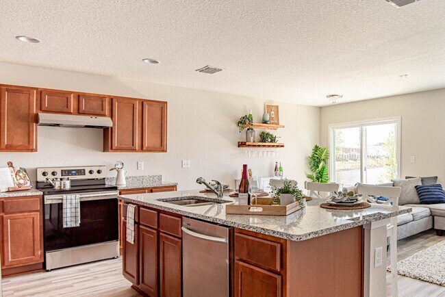Building Photo - Dazzling 2BR/2BA Quad for Rent on the Sout...