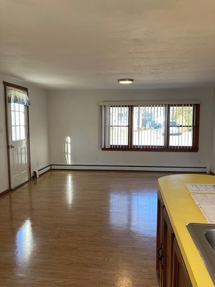 Building Photo - 6 Maple Ave