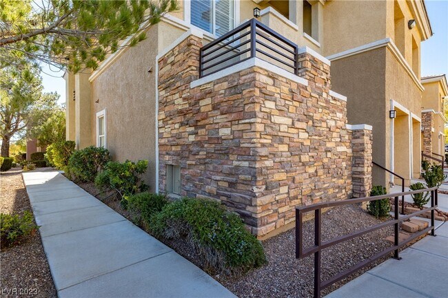 Building Photo - 804 Peachy Canyon Cir