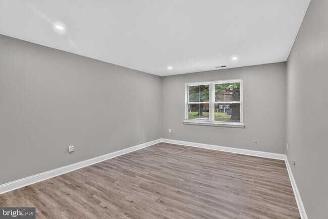 Building Photo - 1807 Silver Ct