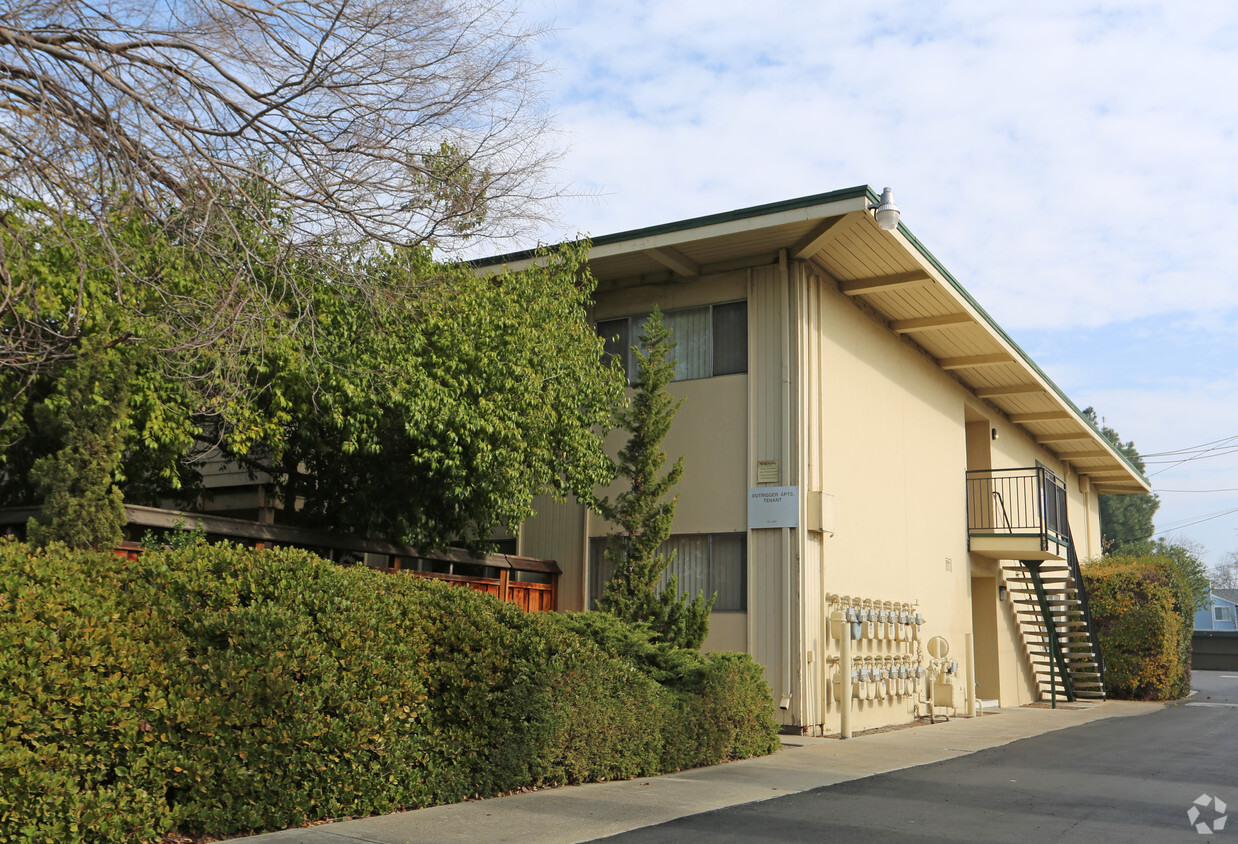 Building Photo - Outrigger Apartments