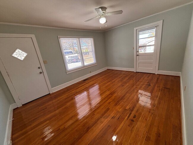 Foto del edificio - 2 Bedrooms- 1 Bathroom- House in Rome!