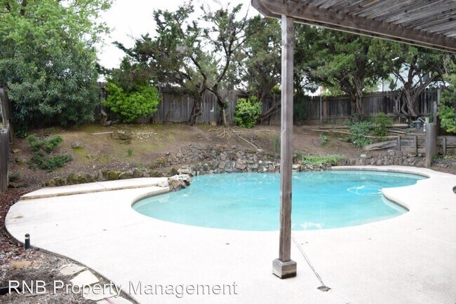 Building Photo - 4 br, 2.5 bath House - 8250 Canyon Oak Drive