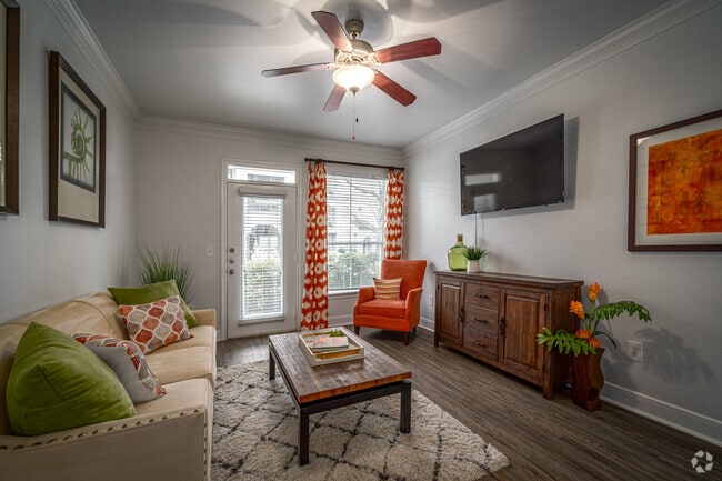 1BR, 1BA - 770SF - Aura at Westchase