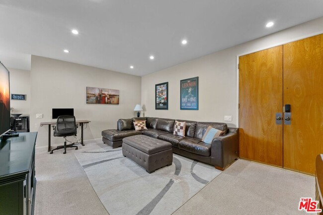 Foto del edificio - 612 S Barrington Ave