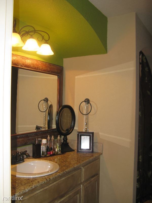Building Photo - 3111 SW Warberry Ave