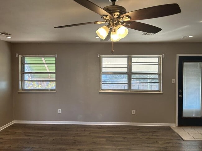 Building Photo - 4708 SE Sunnymeade