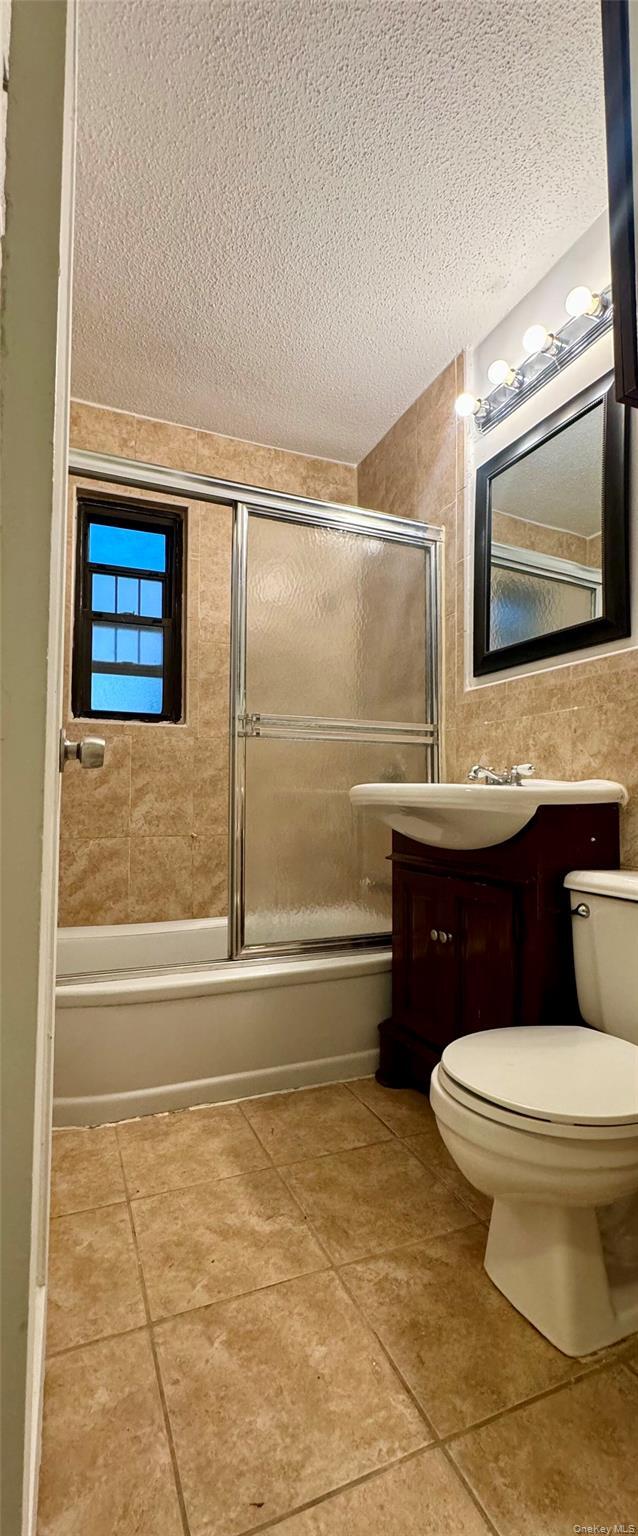 Foto del edificio - 136-15 68th Dr