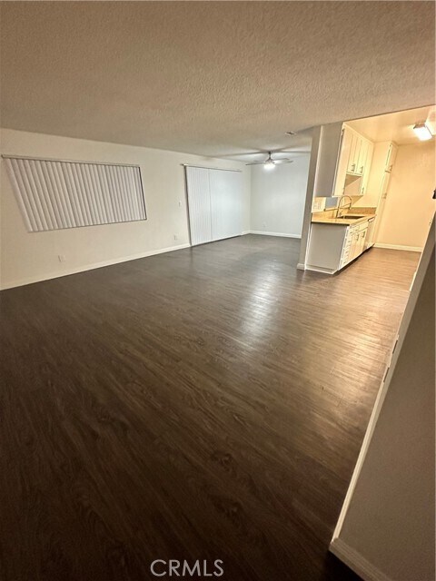 Foto del edificio - 18225 Kingsdale Ave