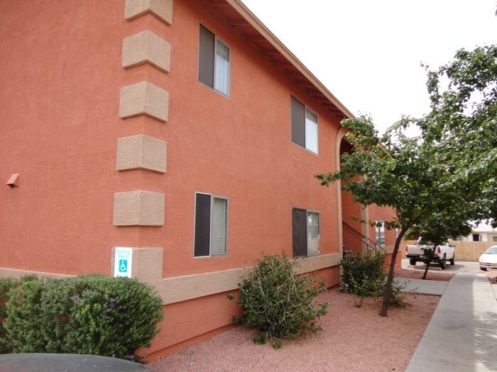 Primary Photo - Beautiful 2 bed 2 bath!!! Great AJ location!