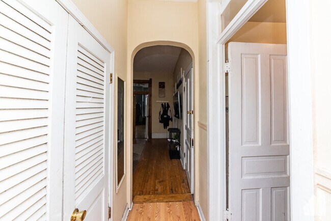 Foto del edificio - 2057 W Roscoe St