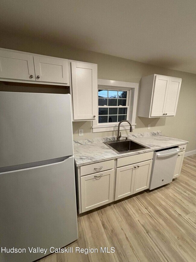 Foto del edificio - 13 Saugerties Manor Rd