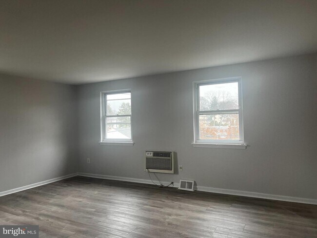 Building Photo - 116 3rd Ave