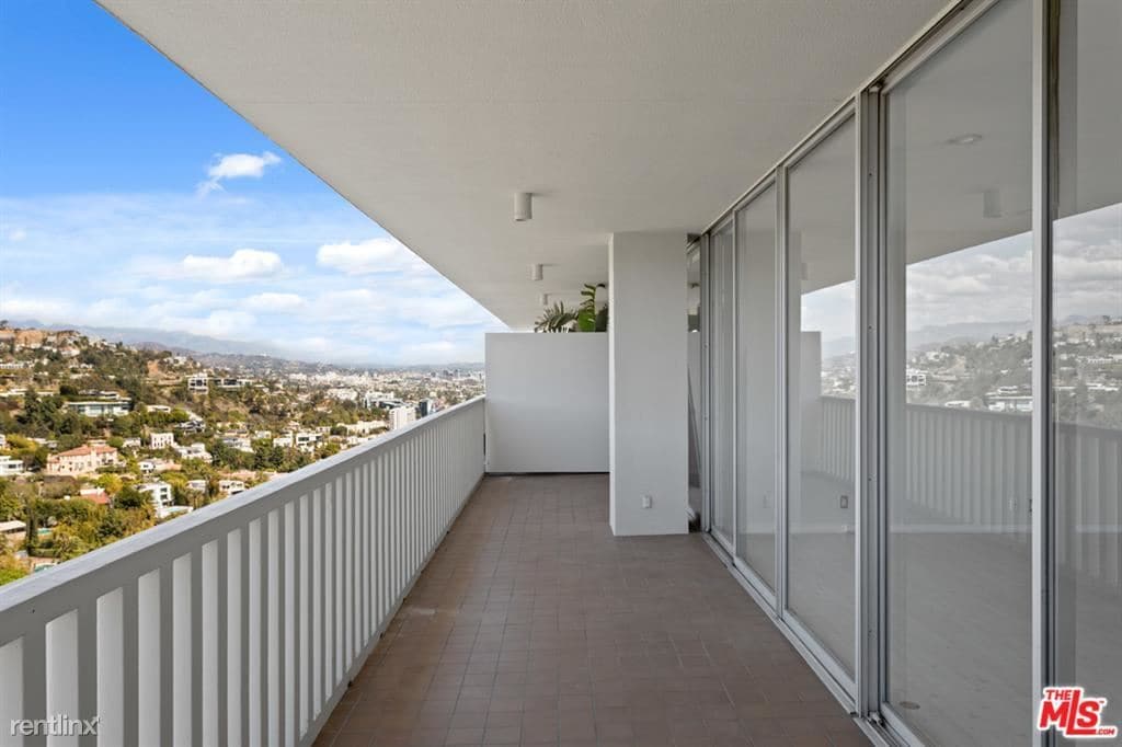 Primary Photo - 1 br, 1 bath Condo - 9255 Doheny Rd Apt 2703
