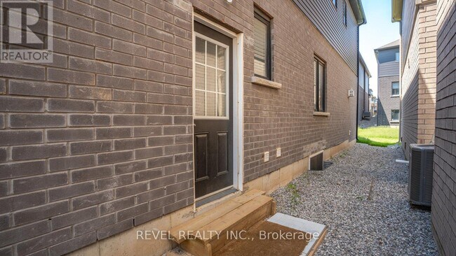 Building Photo - 55 Hitchman St