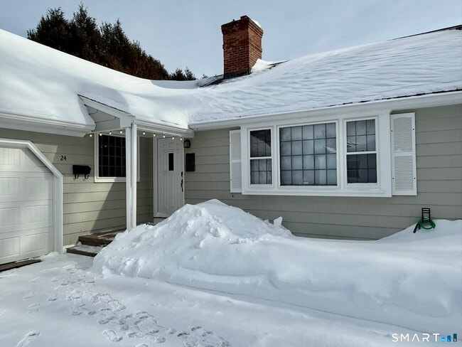 Building Photo - 24 Elm St