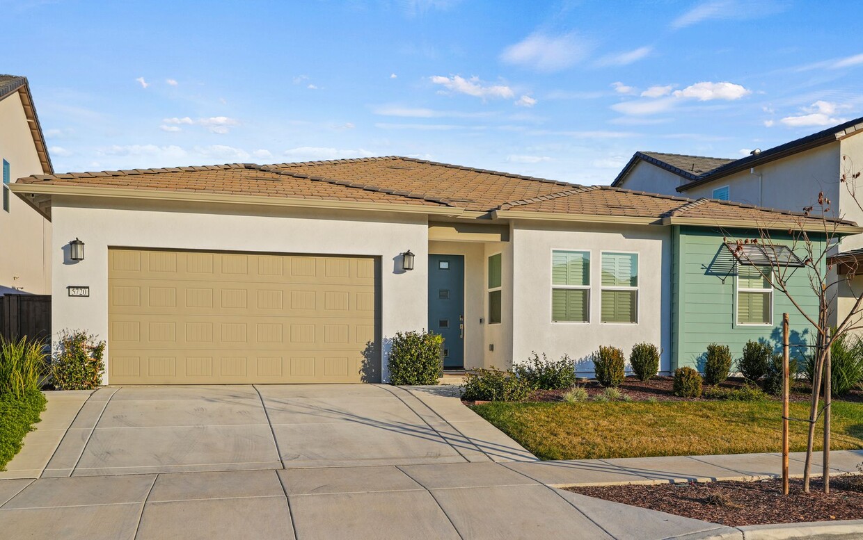 Primary Photo - Gorgeous 4 bedroom 3 bath in Northlake