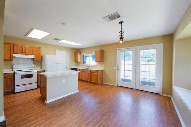 Building Photo - 7528 Cats-Eye Ln