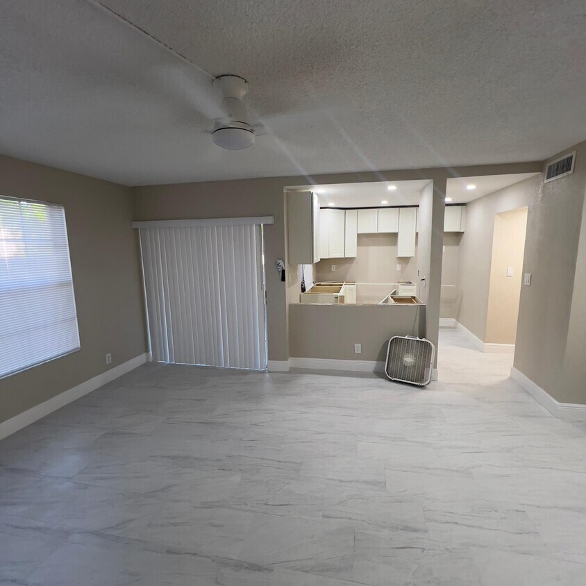 Foto principal - 4230 NW 21st St