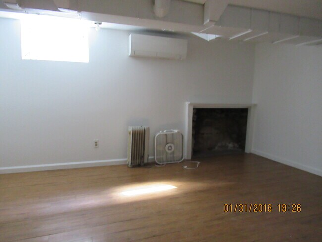 Building Photo - 6035 Broad St