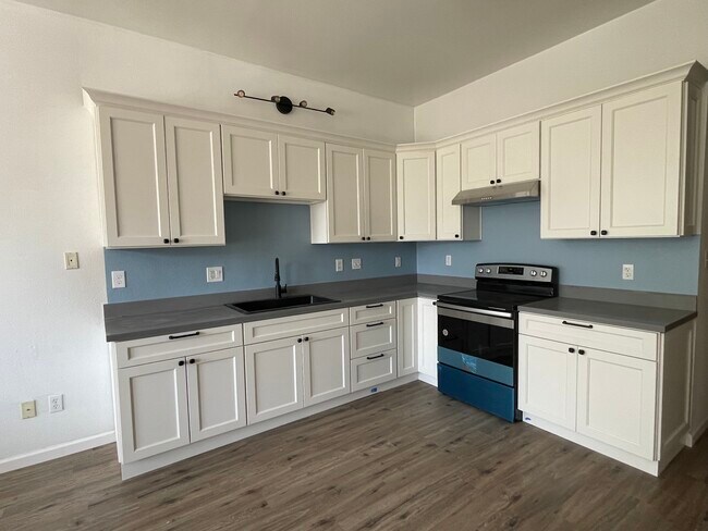 Quartz countertops - 828 32nd St