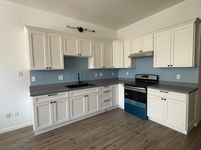 Quartz countertops - 828 32nd St