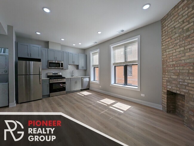 Building Photo - 440 W Belden Ave