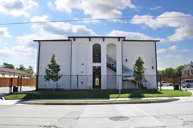 Foto del edificio - 1514 E 15th St