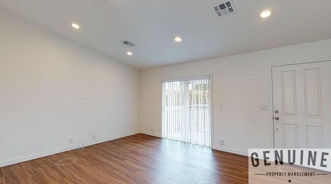 Foto del edificio - Coming Soon! Gorgeous Remodeled Home With Two Patios & Giant Two Car Garage