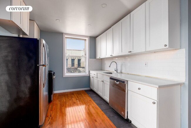 Building Photo - 355 E 116th St