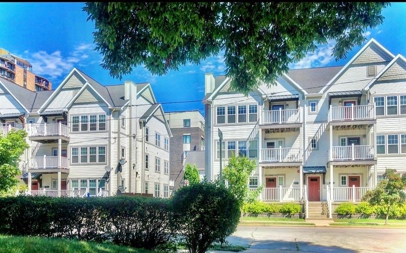 Primary Photo - 1770 N Warren Ave