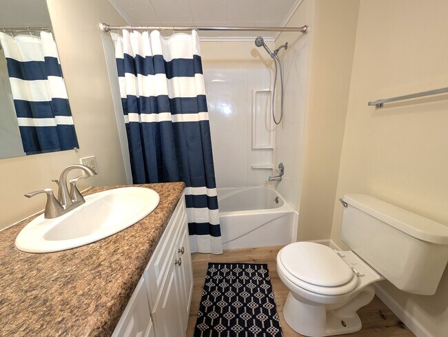 Foto del edificio - 813 E Pearl St