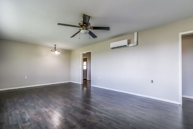 Foto del edificio - 8744 Bruns Rd