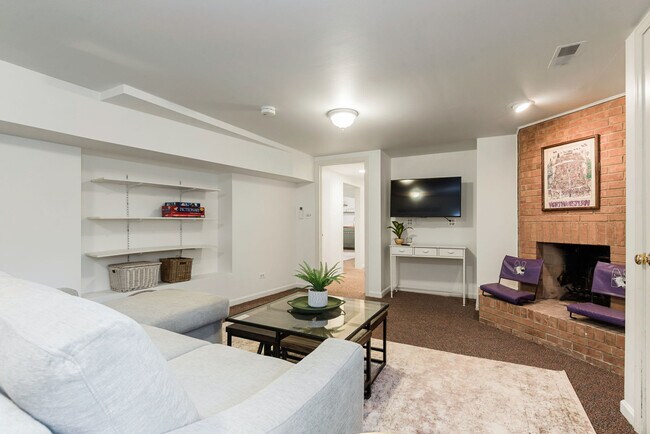 Foto del edificio - 2741 Eastwood Ave