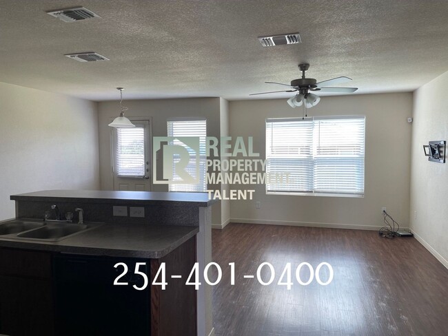 Building Photo - Charming 3-Bedroom, 2.5-Bathroom Duplex in...