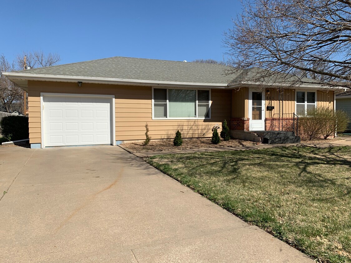861 Pearl Ave, Salina, KS 67401 House Rental in Salina, KS