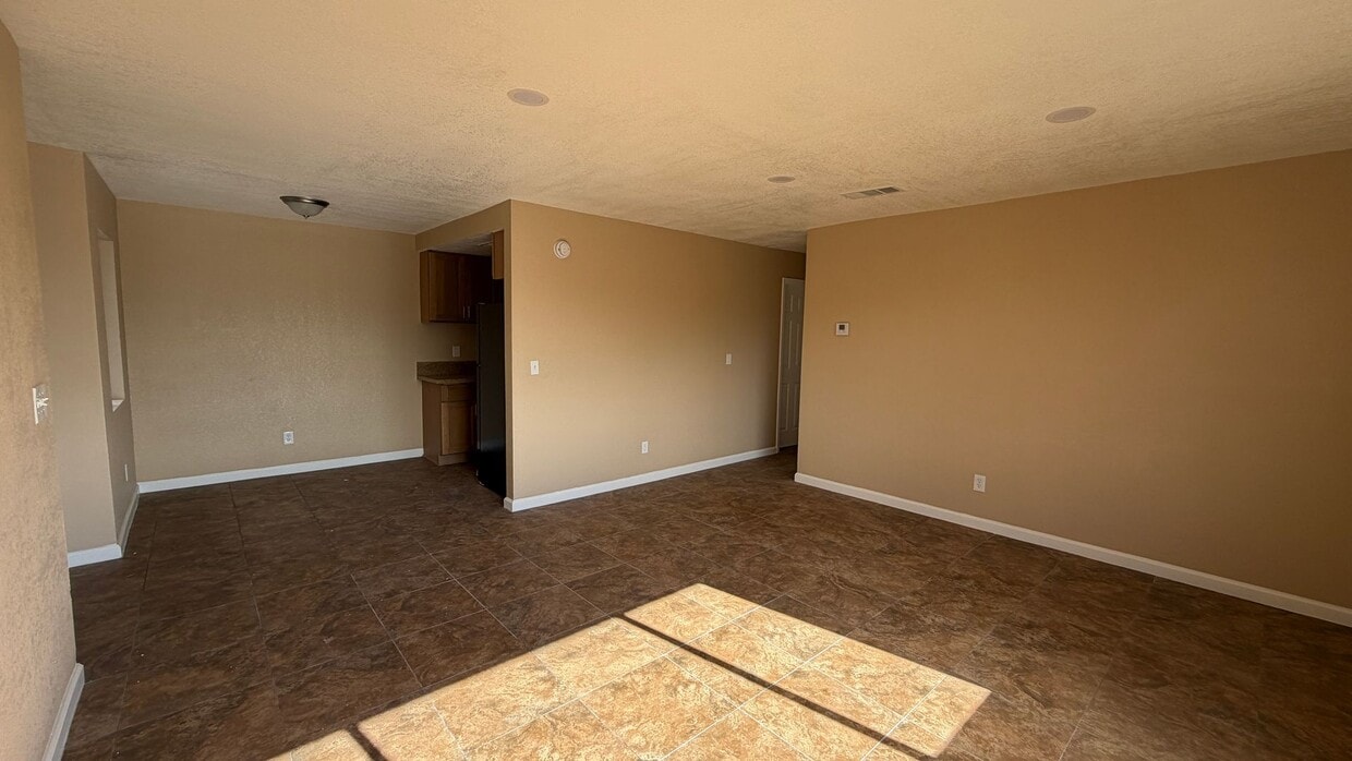 Three Bedroom Two Bathroom Apartment in San Bernardino! - Three Bedroom One Bathroom Apartment in San Bernardino