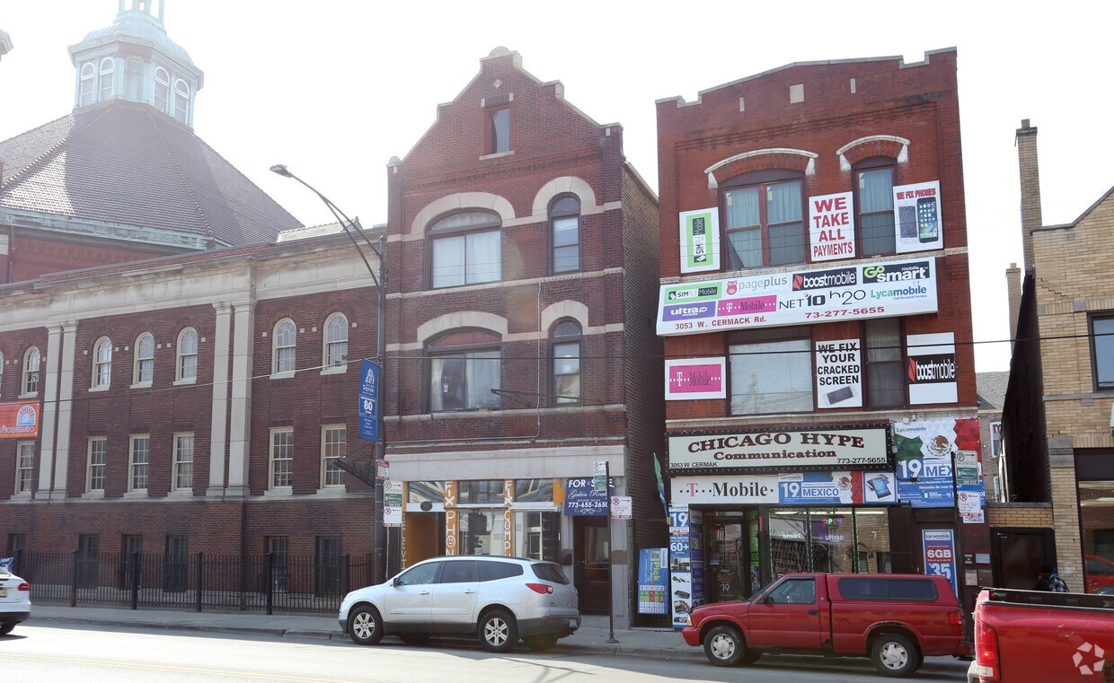 Building Photo - 3051 W Cermak Rd