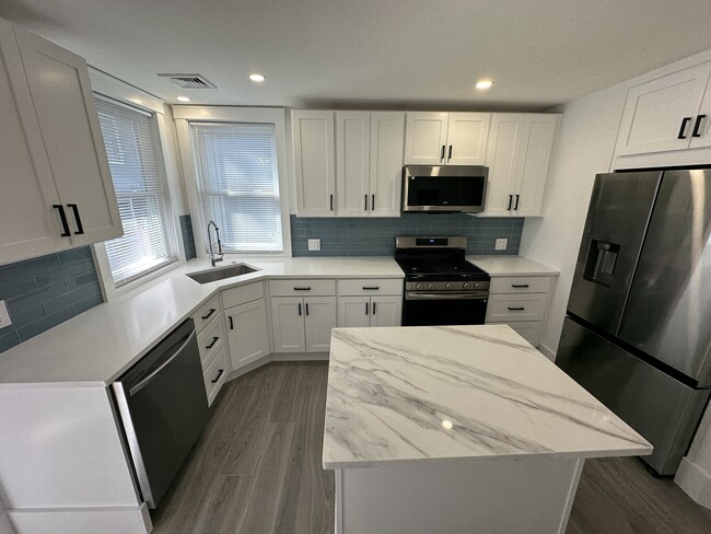 Building Photo - 452 Centre St