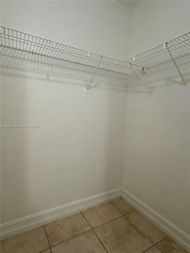 Building Photo - 1400 NE 56th St