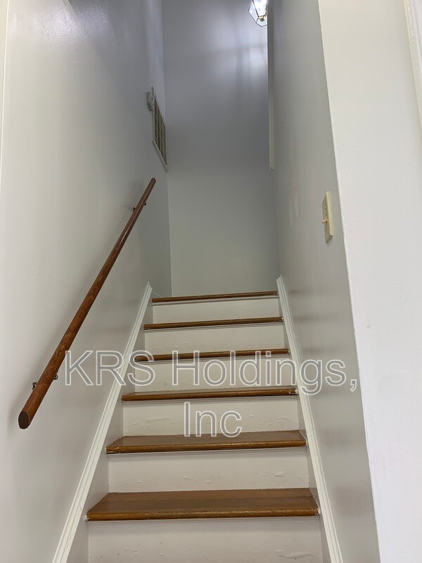 Building Photo - 346 Pelican St