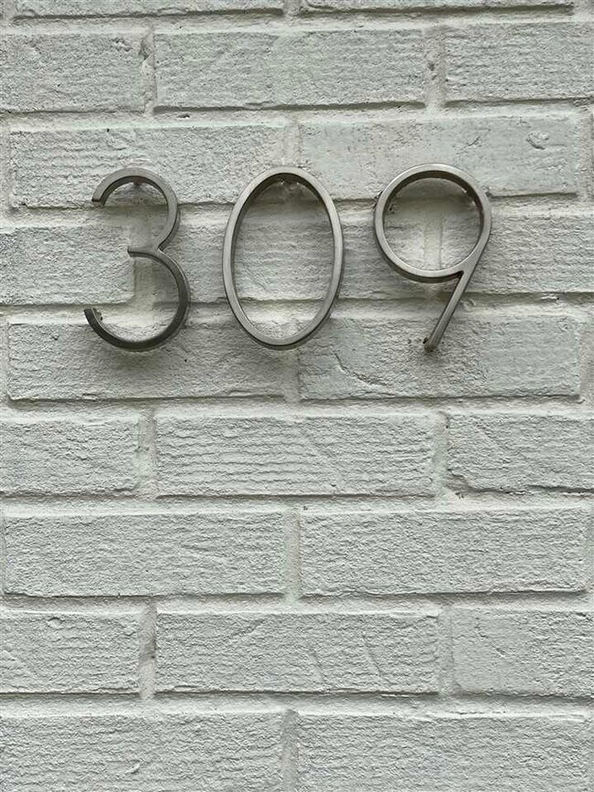 Building Photo - 309 Peachtree St