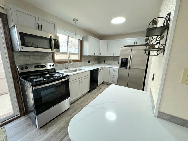 Building Photo - 1911 Glendale Rd