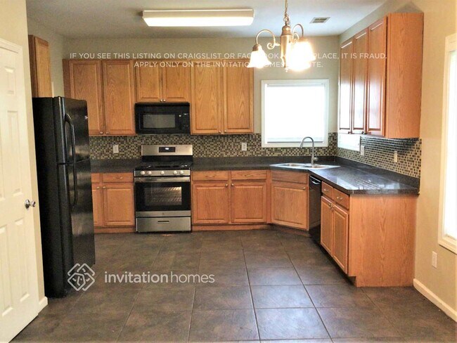 Foto del edificio - 4029 Saddlebrook Creek Dr