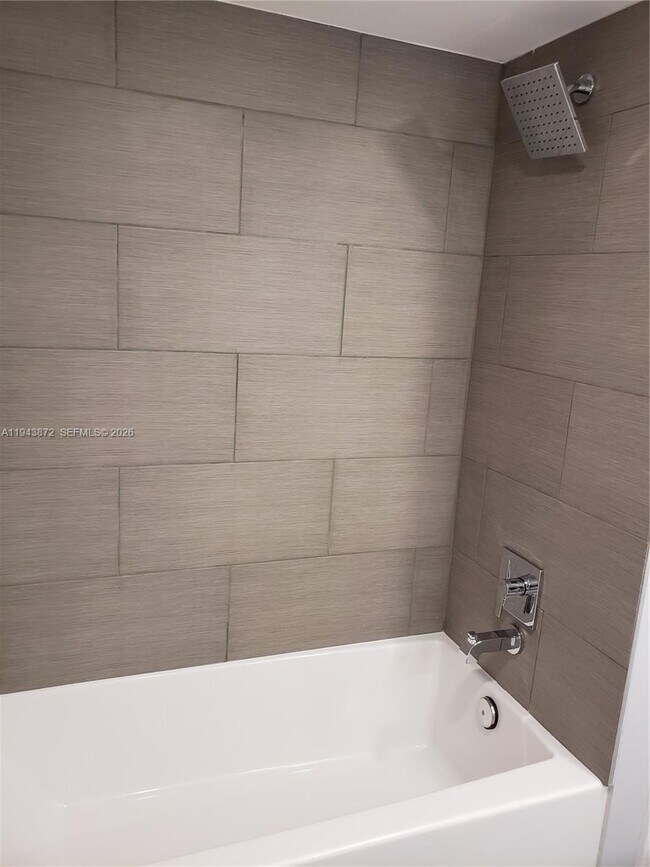 Building Photo - 200 Lakeview Dr