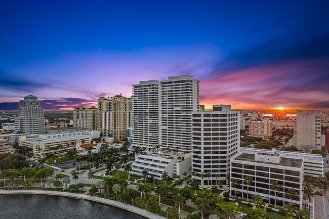 Foto del edificio - 529 S Flagler Dr