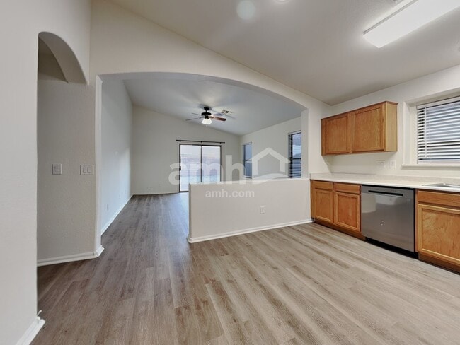 Foto del edificio - 12613 W Reade Ave