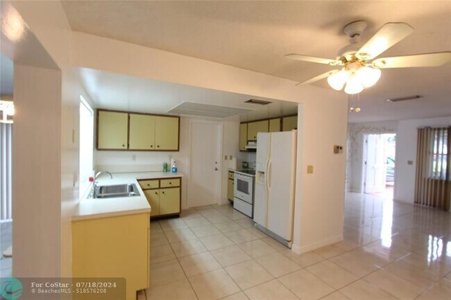 Building Photo - 6875 Margate Blvd